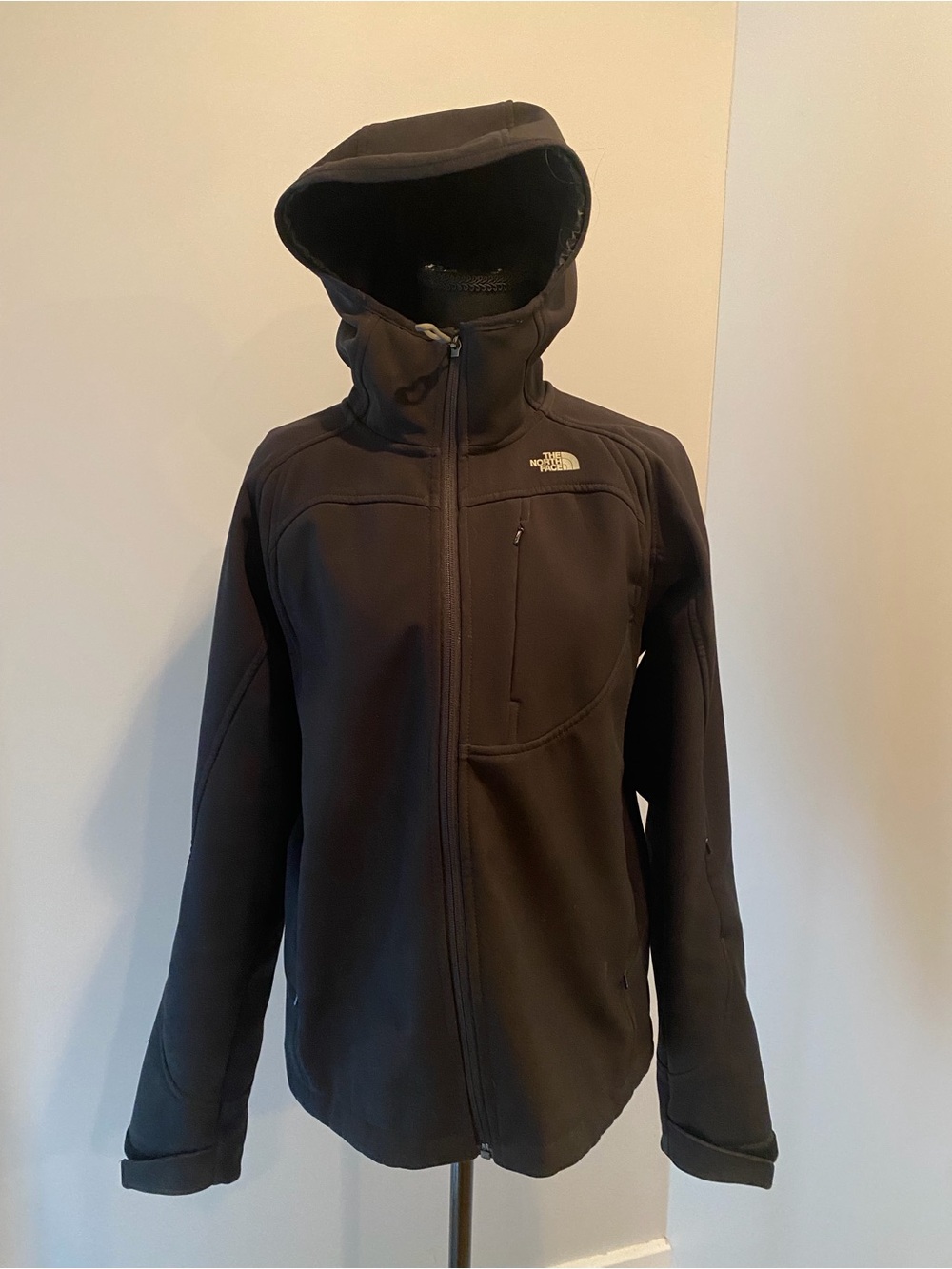 The North Face Womenโs Apex Jacket